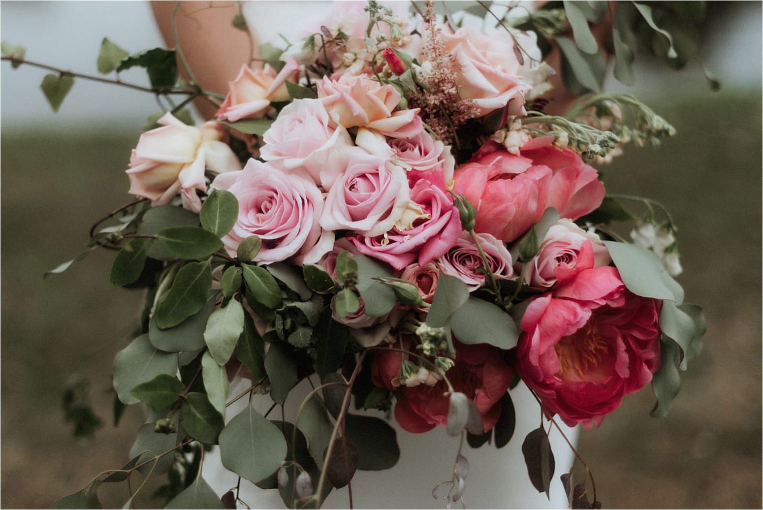 scottish bride with flowers