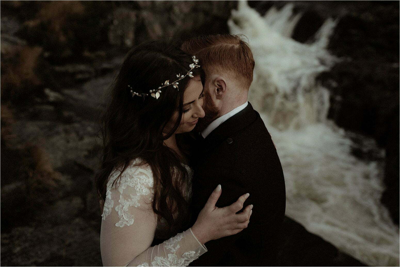 bride and groom eloping in scotland