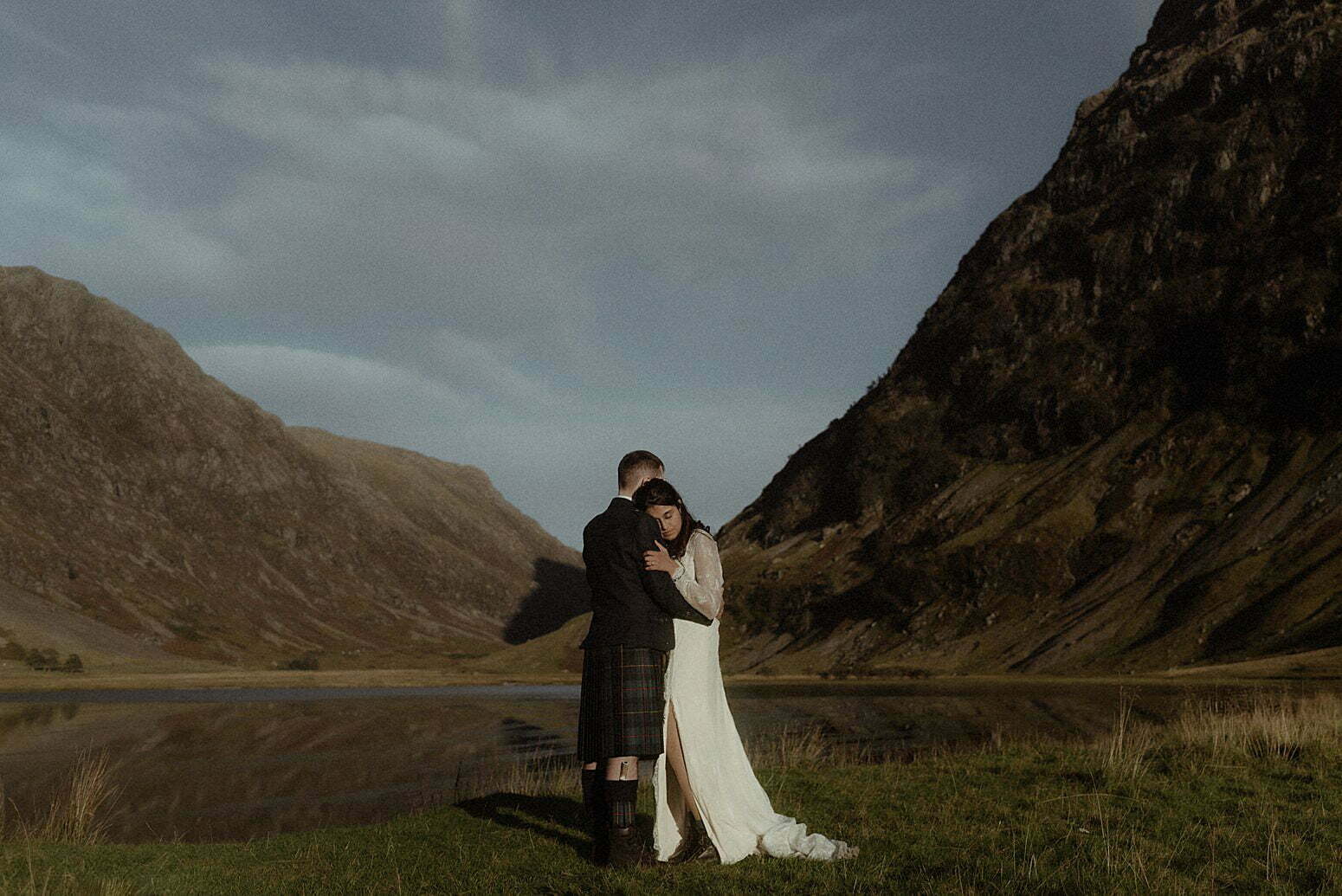 Elope Scotland couple in the mountains of Glencoe in Autumn