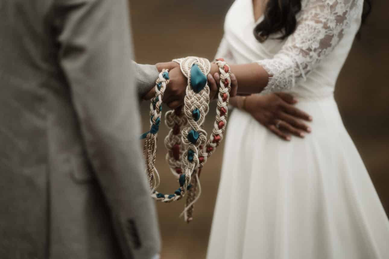 handfasting ceremony in scotland during an elopement in glencoe