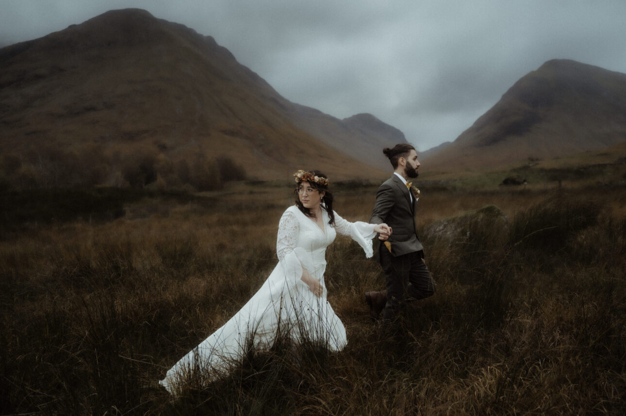 elope in scotland couple in glencoe