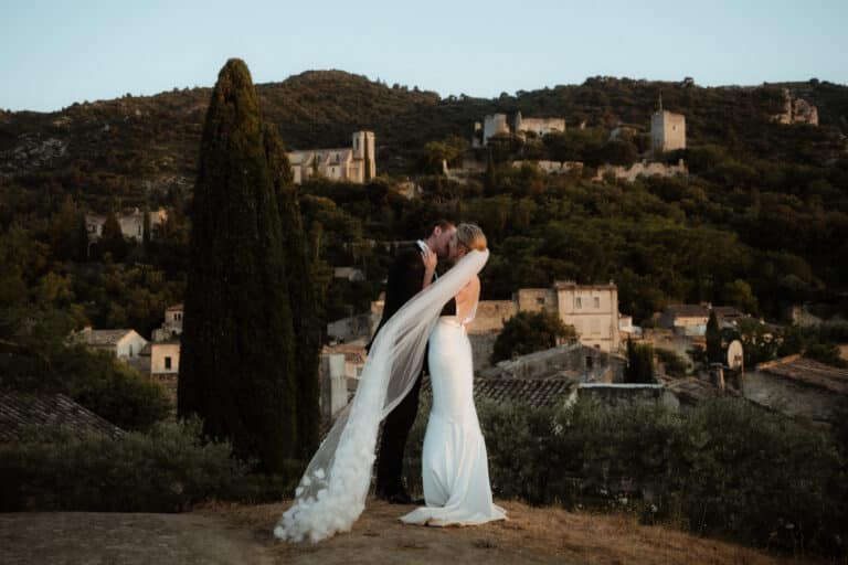 a Provence wedding couple kissing in the sunset in the Luberon area of Provence in France during there wedding