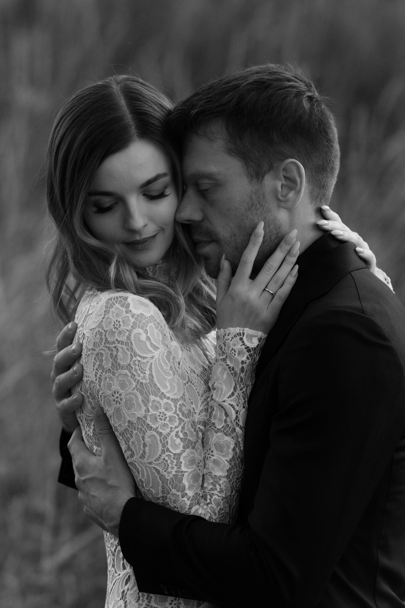 scotland wedding photographer with couple kising near to crichton castle